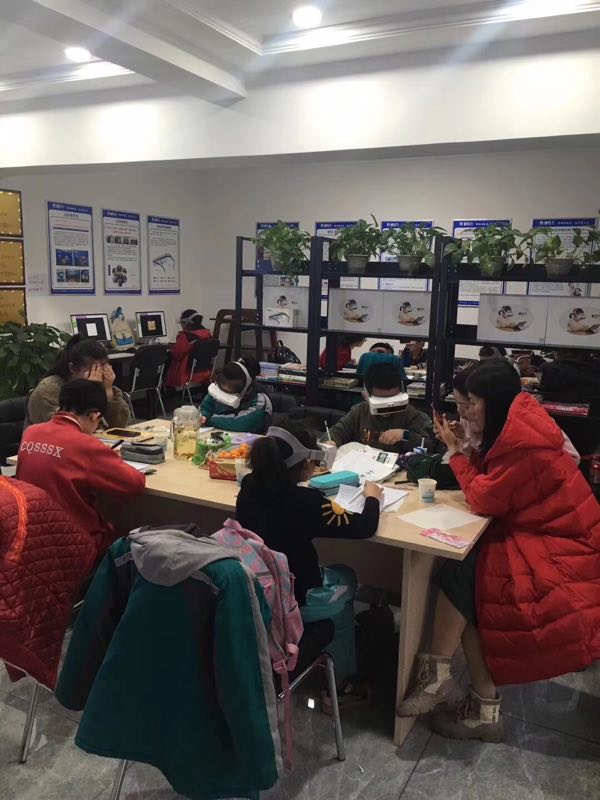 晒太阳矫正近视的正确方法,儿童近视光照治疗