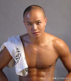 20岁当爹娶哈佛学霸,如今的乐嘉过得怎么样