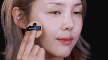 出汗出油还想持久不脱妆?你需要一盒好用的定妆粉