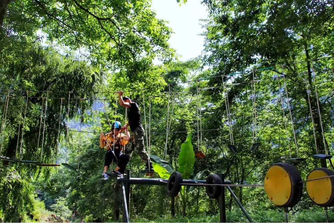 飞拉达攀岩溜索丛林溯溪地心探洞,清远飞拉达丛林探险