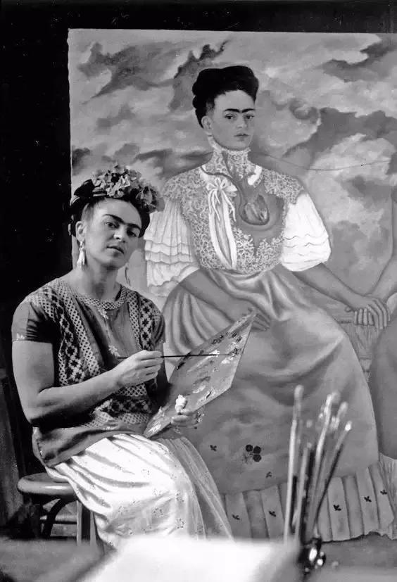 她是最有名的“荡妇”，身体残破不堪，却用画笔画出尖刻的爱情