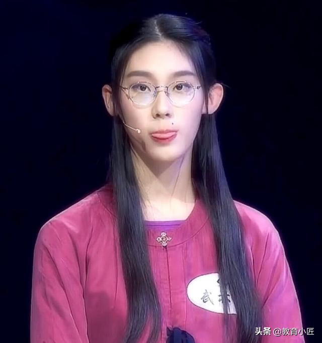 武亦姝清华大学军训,武亦姝清华军训演讲视频