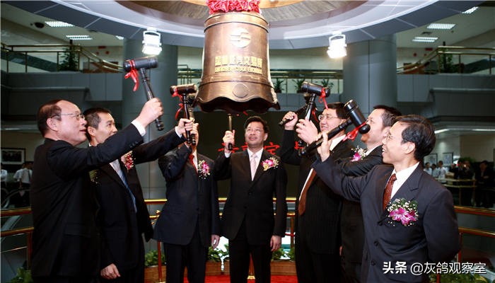 为做官放弃清华，却因被降级弃政从商，如今坐拥200亿身家