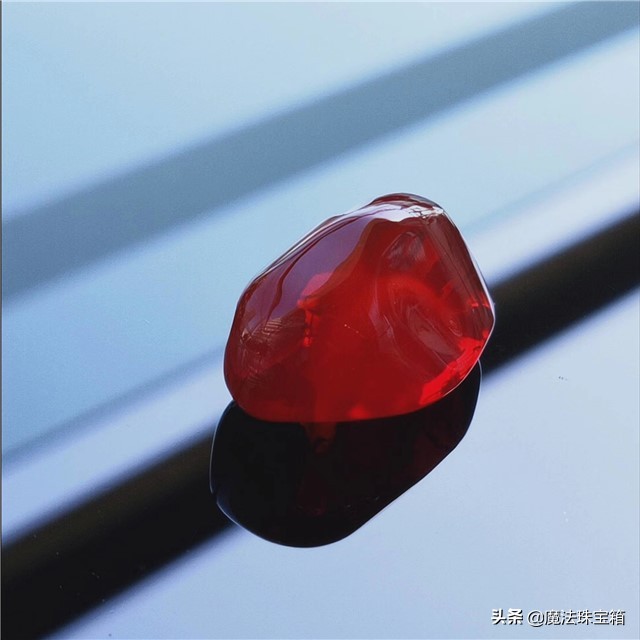 欧泊是天然宝石还是有机宝石,欧泊什么颜色的宝石好看