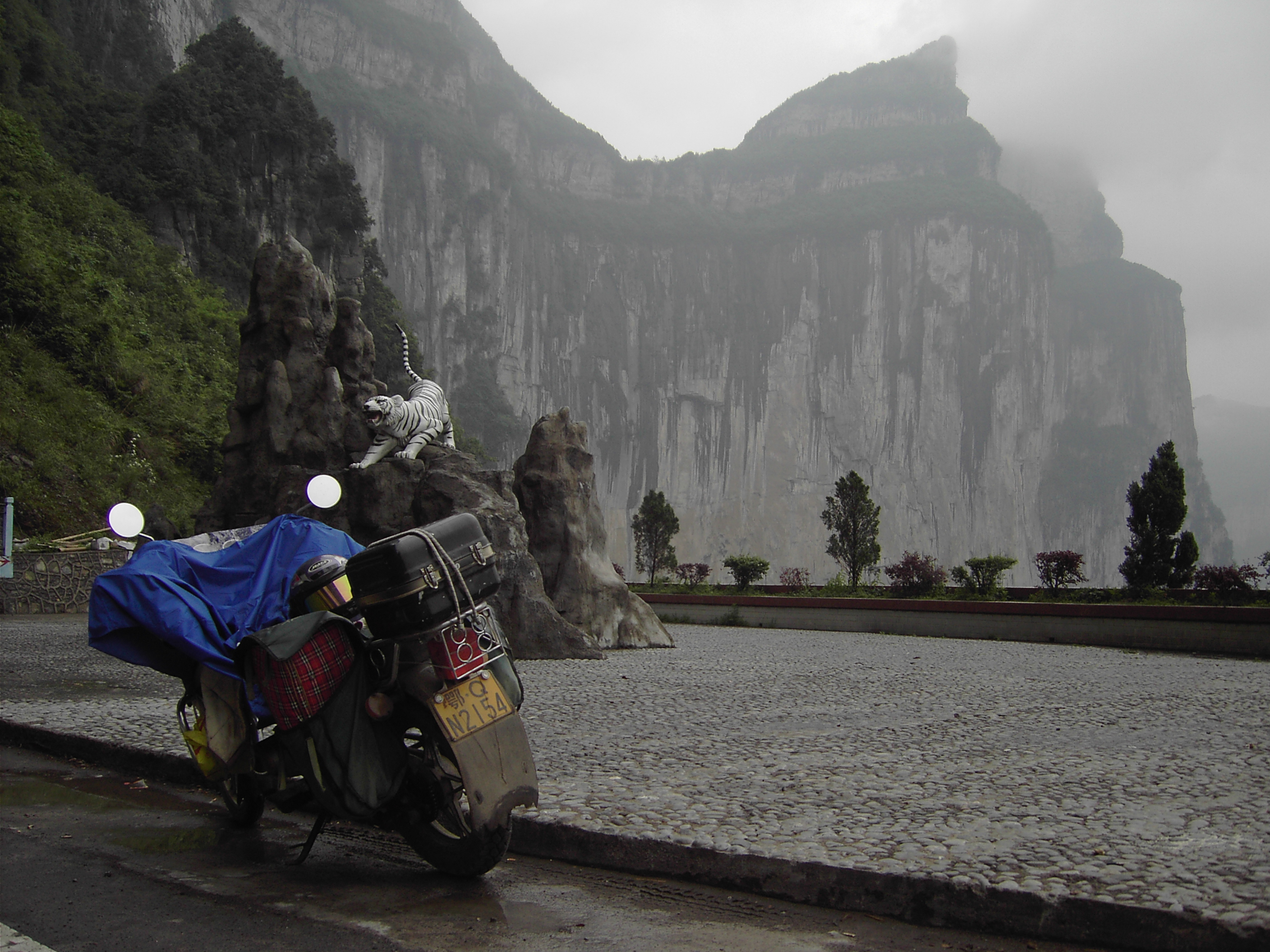 人不癫狂枉少年（忆而立之年摩托单骑进藏）D1出发--利川