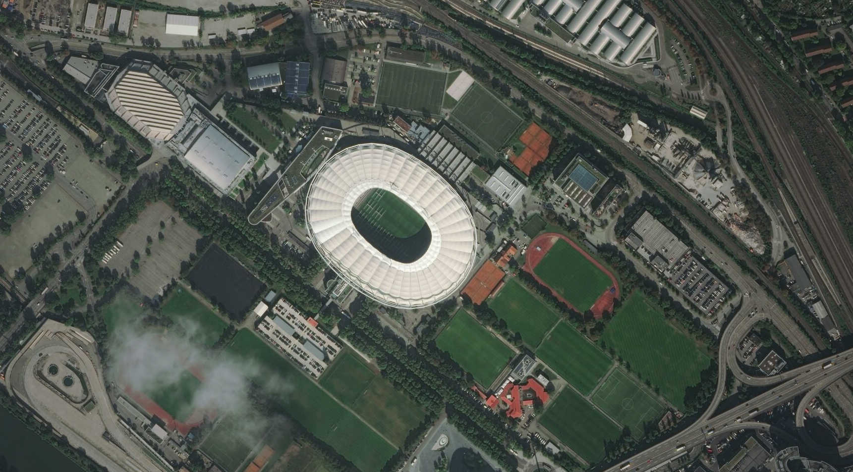 卫星地图看伯纳乌,欧洲十大足球场外观