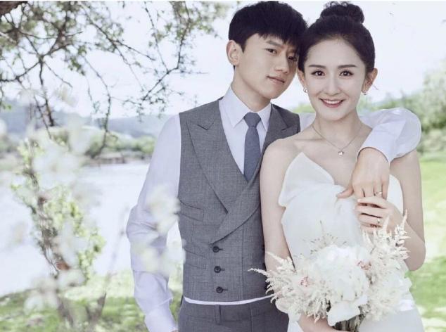 谢娜秀马甲线怀二胎,谢娜挺孕肚的照片