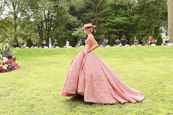 超模怀孕大肚子走秀,超模大肚子走秀