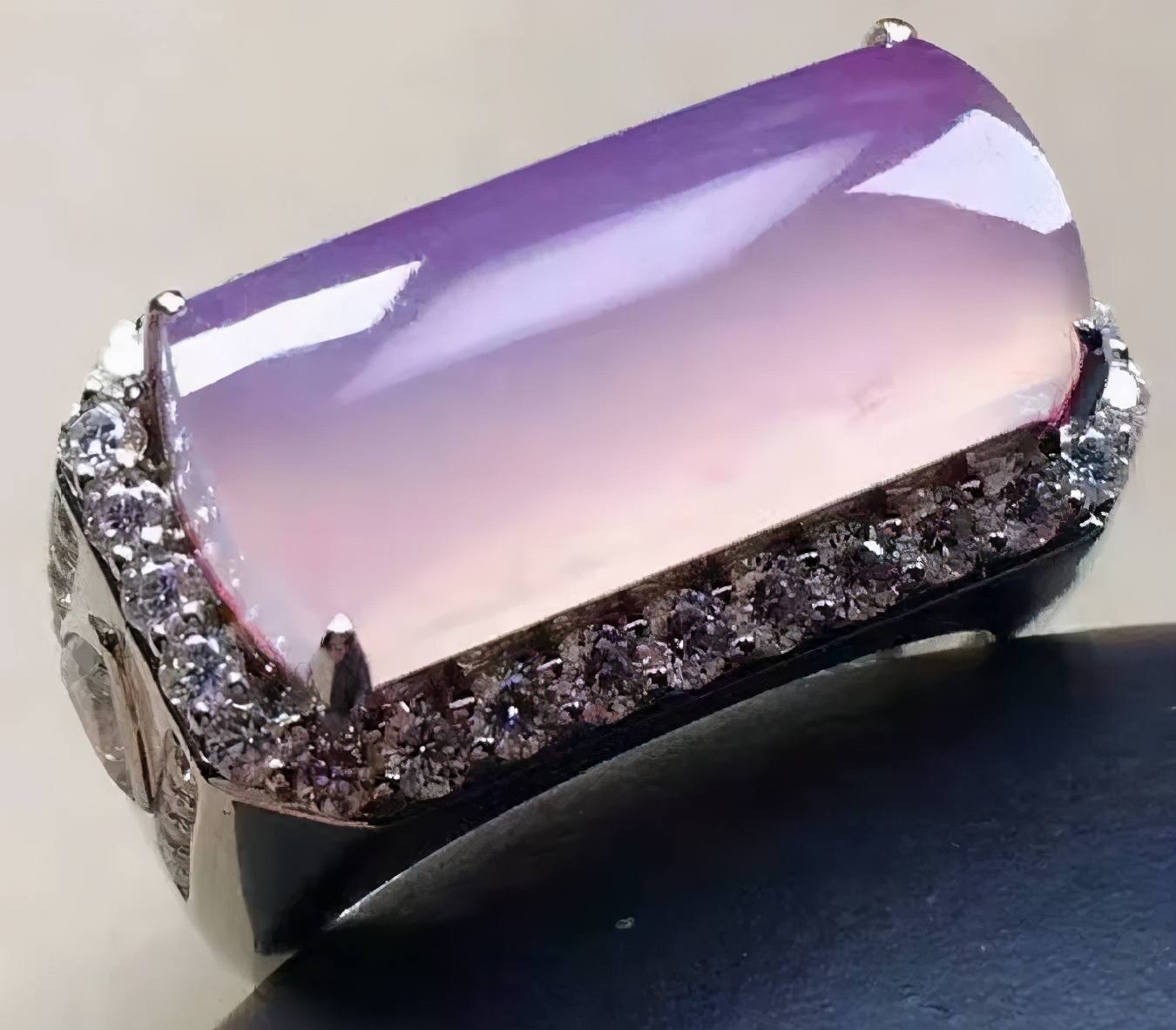 糯种紫罗兰飘花翡翠属于什么档次,紫罗兰翡翠属于什么玉石