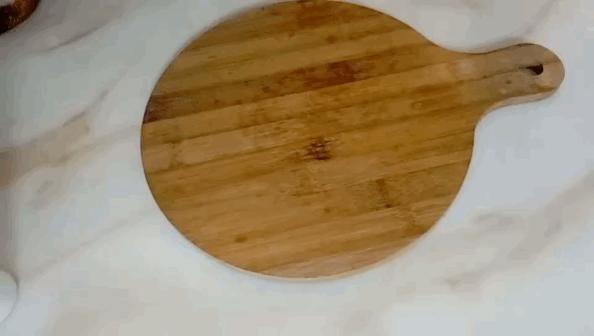 如何让面包变软不发硬,面包隔夜变硬了怎么回软