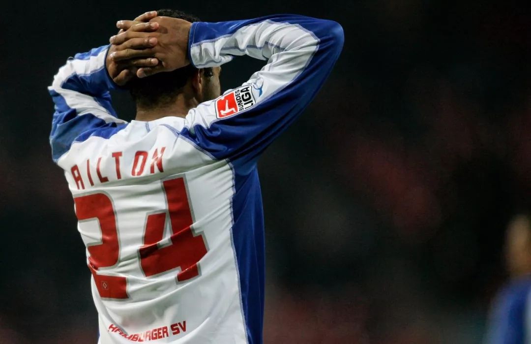 他被誉为“球形闪电”，曾夺欧洲银靴奖，可惜只是昙花一现