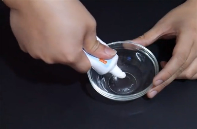 小白鞋清洁变白,小白鞋脏了一擦就能变白的神器