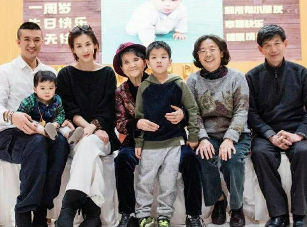 秘籍婆婆,黄圣依对自己婆婆的评价