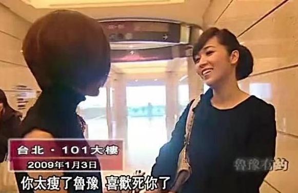 讨好尴尬凶狠:微表情分析侯佩岑夫妇一家,深渊般的母女凝视着你