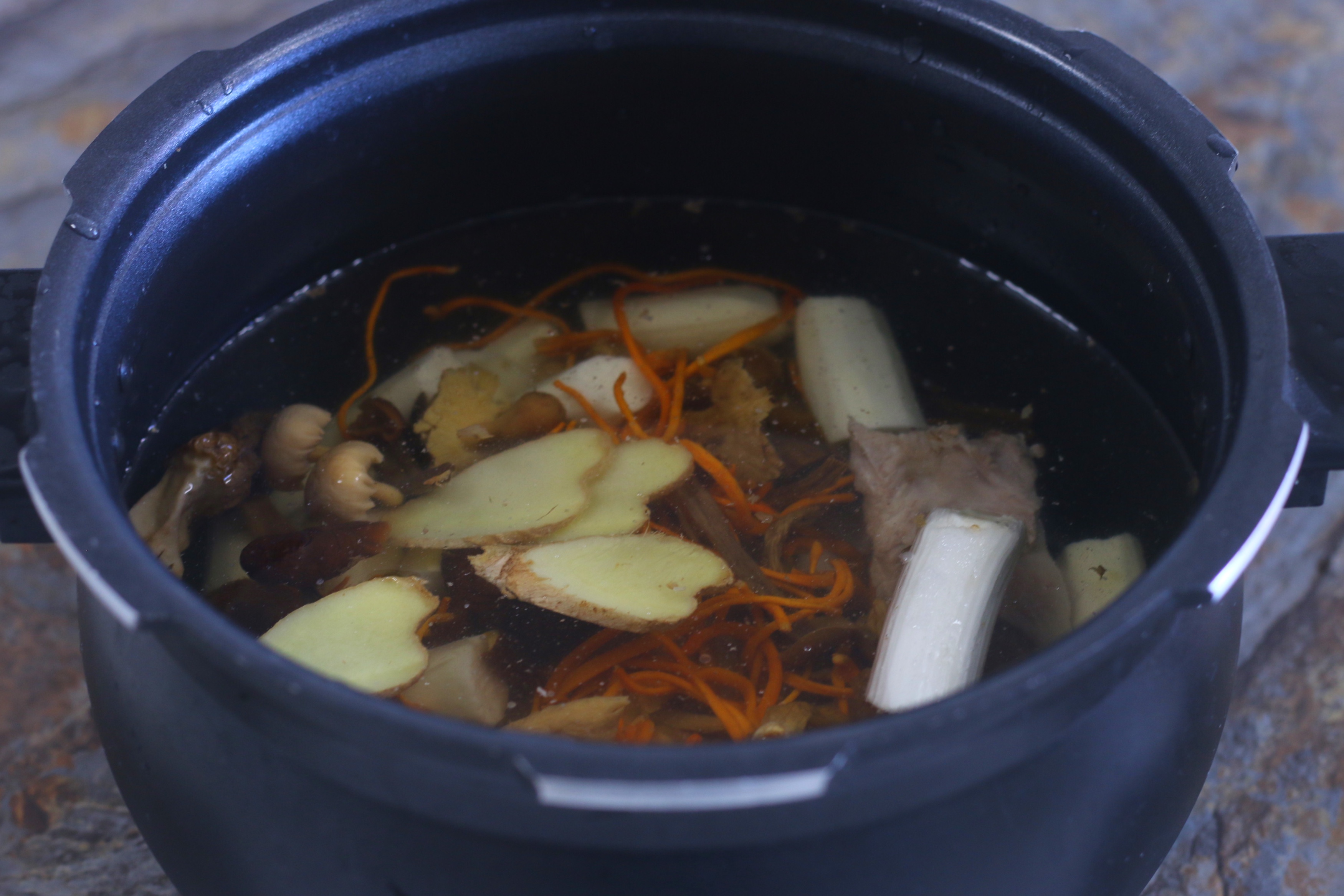 老火靓汤嘌呤高吗能喝吗,老火靓汤怎么减少嘌呤