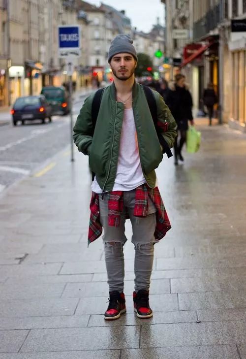 加拿大鹅羽绒服黑标好还是红标好,加拿大鹅羽绒服在加拿大卖多少钱