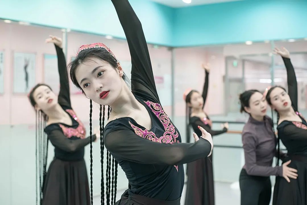 上热搜的民族舞,上热搜的舞蹈