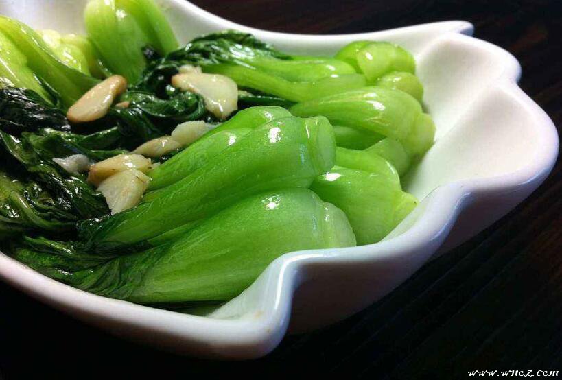 青菜怎么炒好吃？炒青菜的技巧绝对可以让你炒的青菜上桌秒