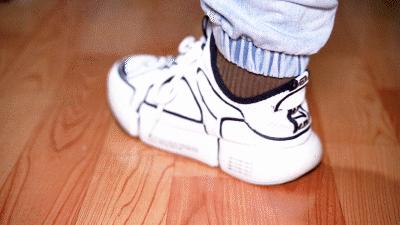 阿迪达斯4d跑鞋缓震形变,阿迪达斯跑鞋爆米花推荐