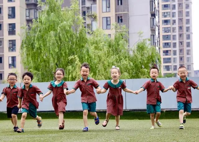 伊顿最新采访视频,伊顿幼儿园成都