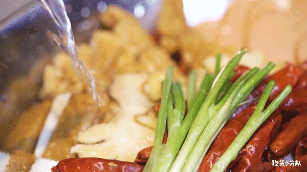 排队归排队，这店名你念的对吗？