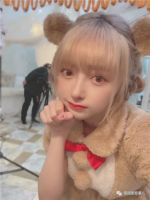 20岁漂亮女子花6万整容鼻子失败,19岁少女花百万整容