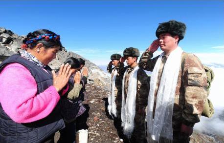 当年四岁儿童背罐头爬雪山支前！少数民族同胞在反击战*功中**不可没