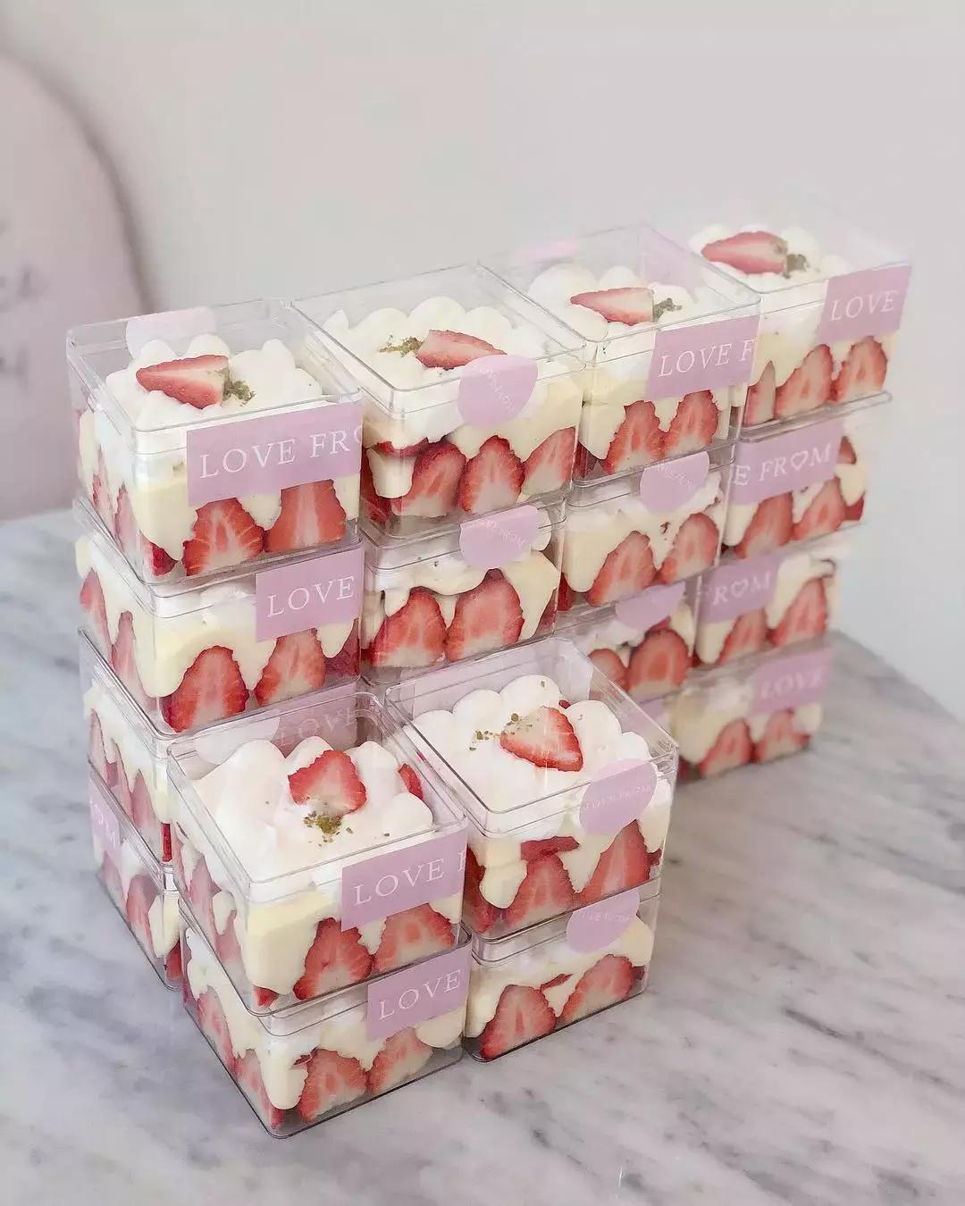 现在很火的草莓蛋糕,最新韩国草莓蛋糕