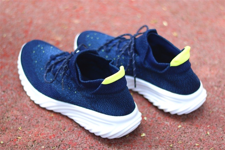 穿袜子是一种什么体验,穿袜套的鞋