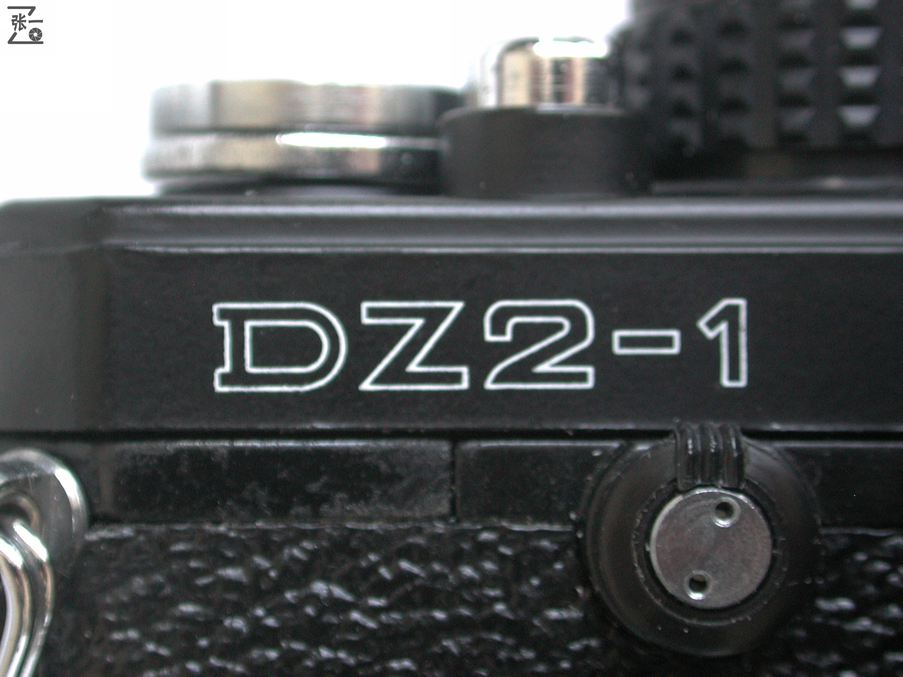 中国哈尔滨照相机厂生产的SEAMADZ2-1单反照相机