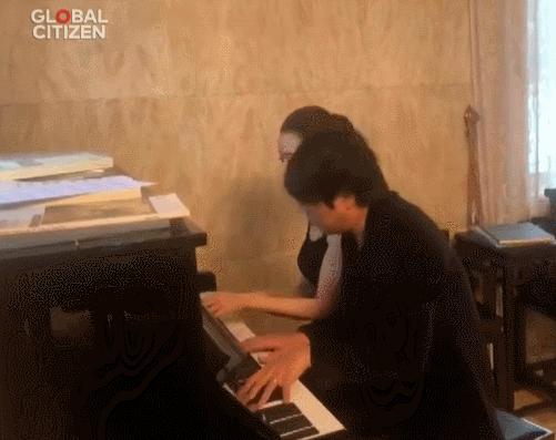 这场世界顶级演唱会，压轴曲果然还是“难忘今宵”