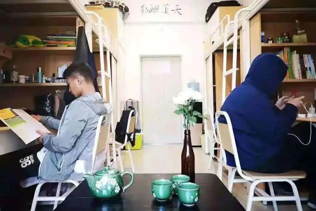 民办云师大商学院,云师大商学院的全称是