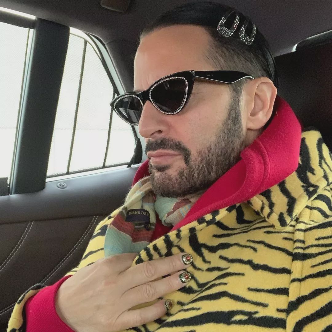 marcjacobs是哪个品牌设计师,marcjacobs设计师蓝色脖饰