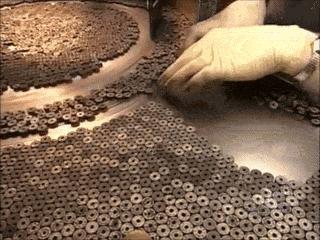 zippo打火机制造全过程,男生喜欢什么样的zippo打火机