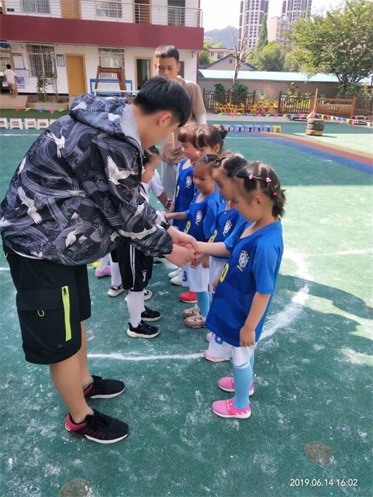 足球特色幼儿园有哪些活动,世界足球日活动幼儿园