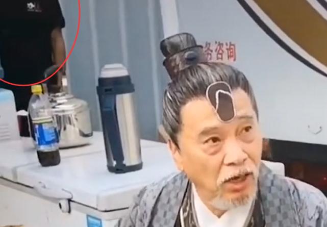 众明星悼念吴孟达,横店群演吴孟达