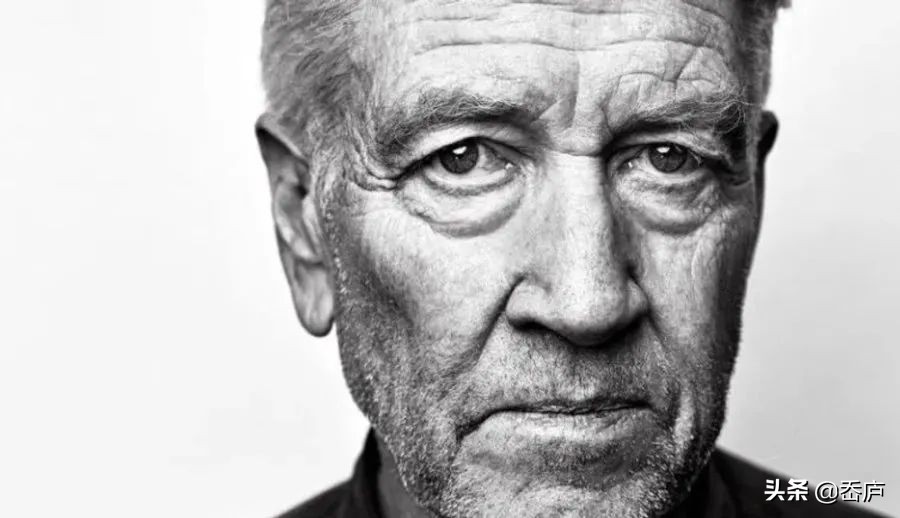 他是电影圈中的咖啡老炮，3岁开始喝咖啡，每天畅饮20杯