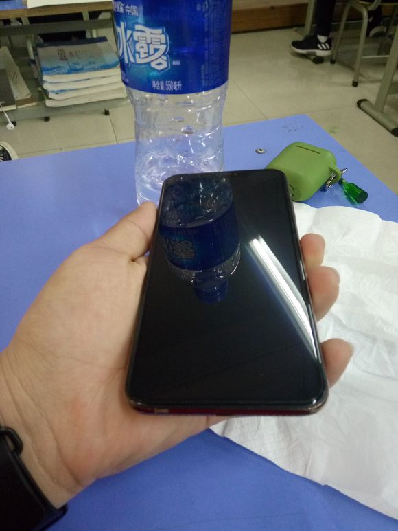 手机钢化膜被“鼓吹”各种工艺流派,实际跟路边10元包贴相差无几