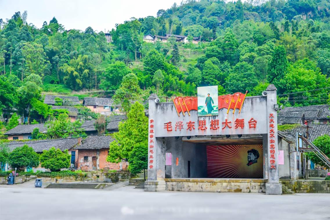 旅游蒸汽轨道观光小火车,中国最美的旅游观光小火车