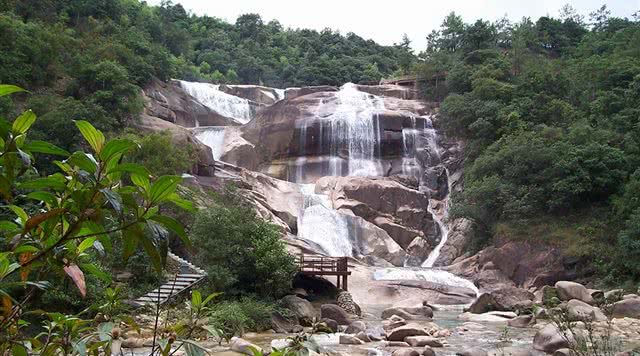 广东天子山瀑布旅游景点,广东瀑布景点有哪些