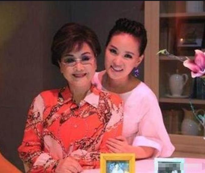 李谷一和二婚丈夫照片,一婚嫁恩师二婚嫁王刚视频