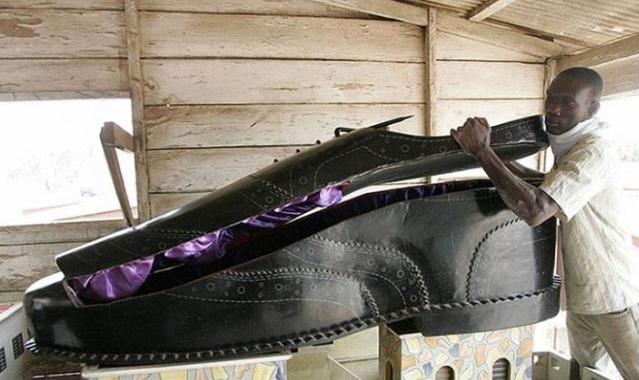 赚疯了，某宝店买「黑人抬棺」的汽车贴纸达到了月入5万多