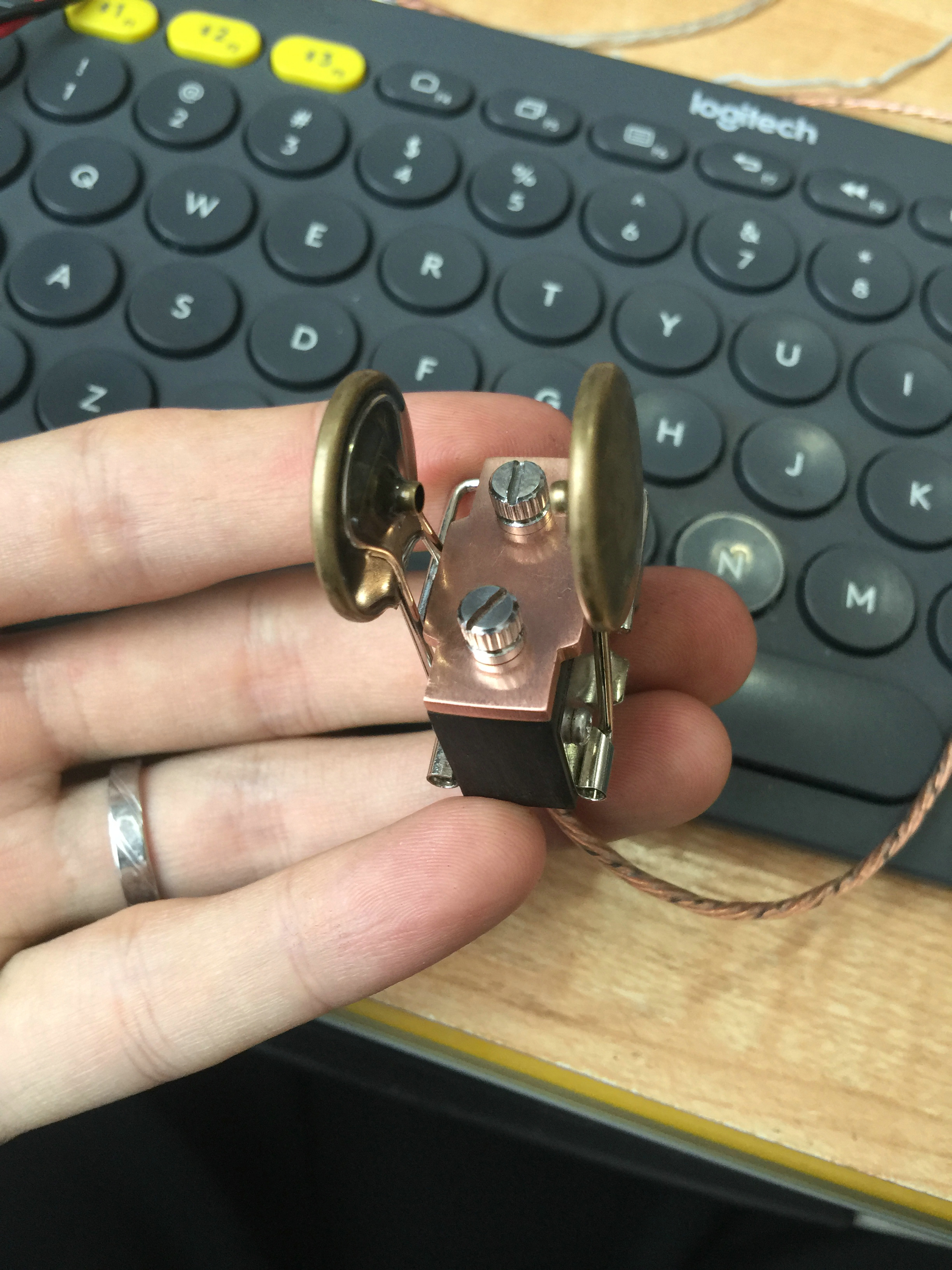 看这位爱好者DIY的夹子双桨自动键怎么样?