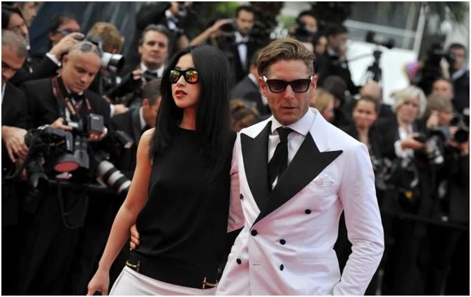 甩顶级富二代，爷爷是少将父亲是富豪，真实的朱珠比赵姬传奇多了