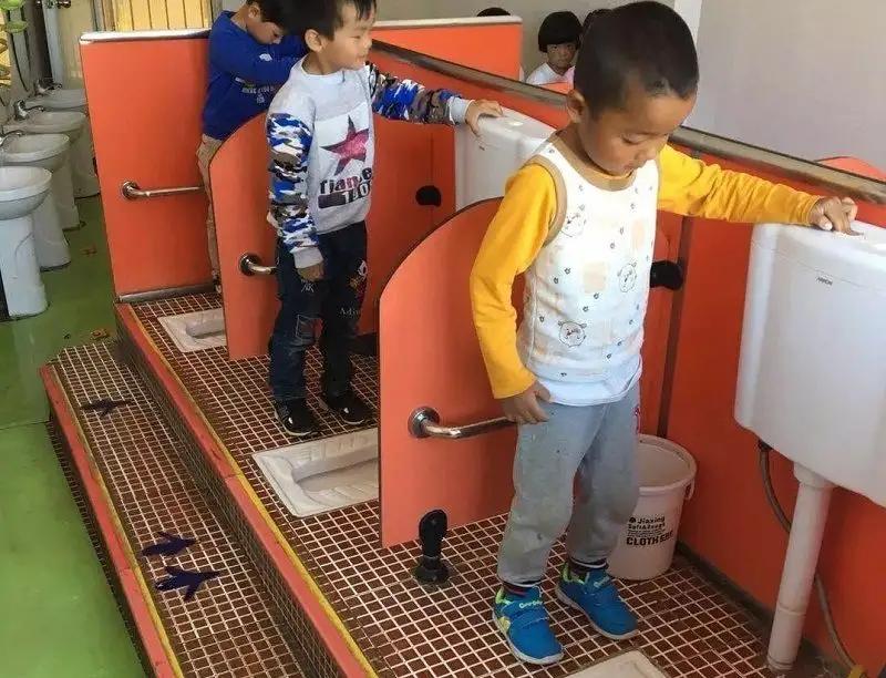 幼儿园孩子尿裤子措施,宝宝在幼儿园拉尿裤子怎么办