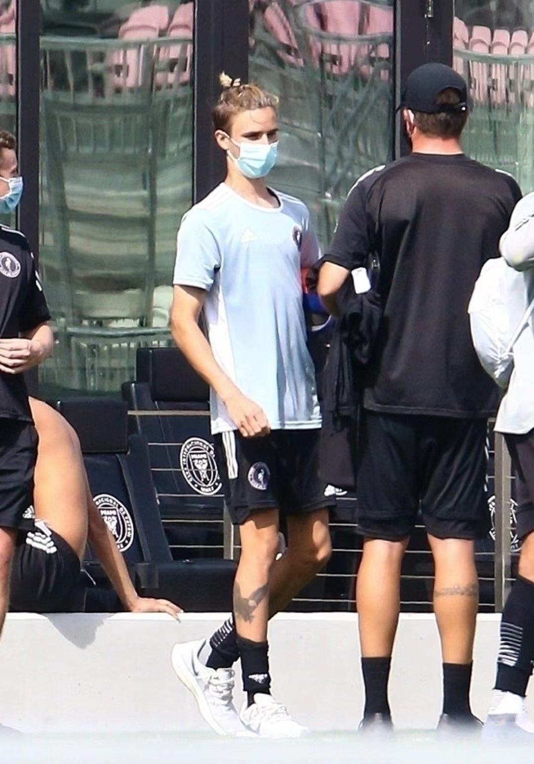 贝克汉姆二儿子有多会穿,贝克汉姆重返赛场