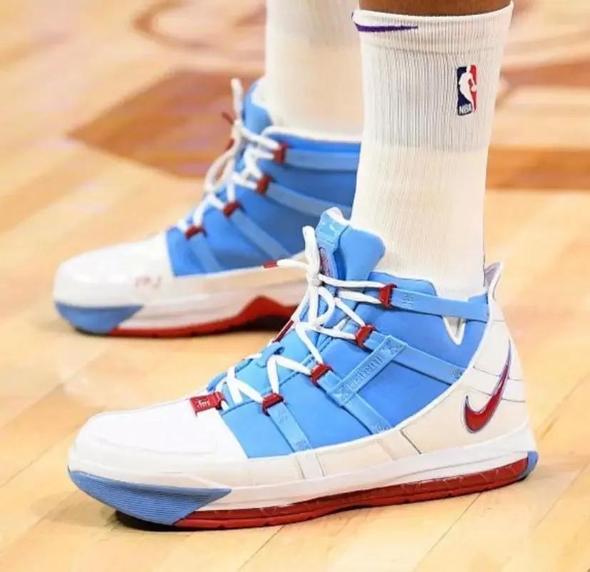 NBA球员上脚：球员穿的詹姆斯战靴，富尔茨和布朗尼很帅气！