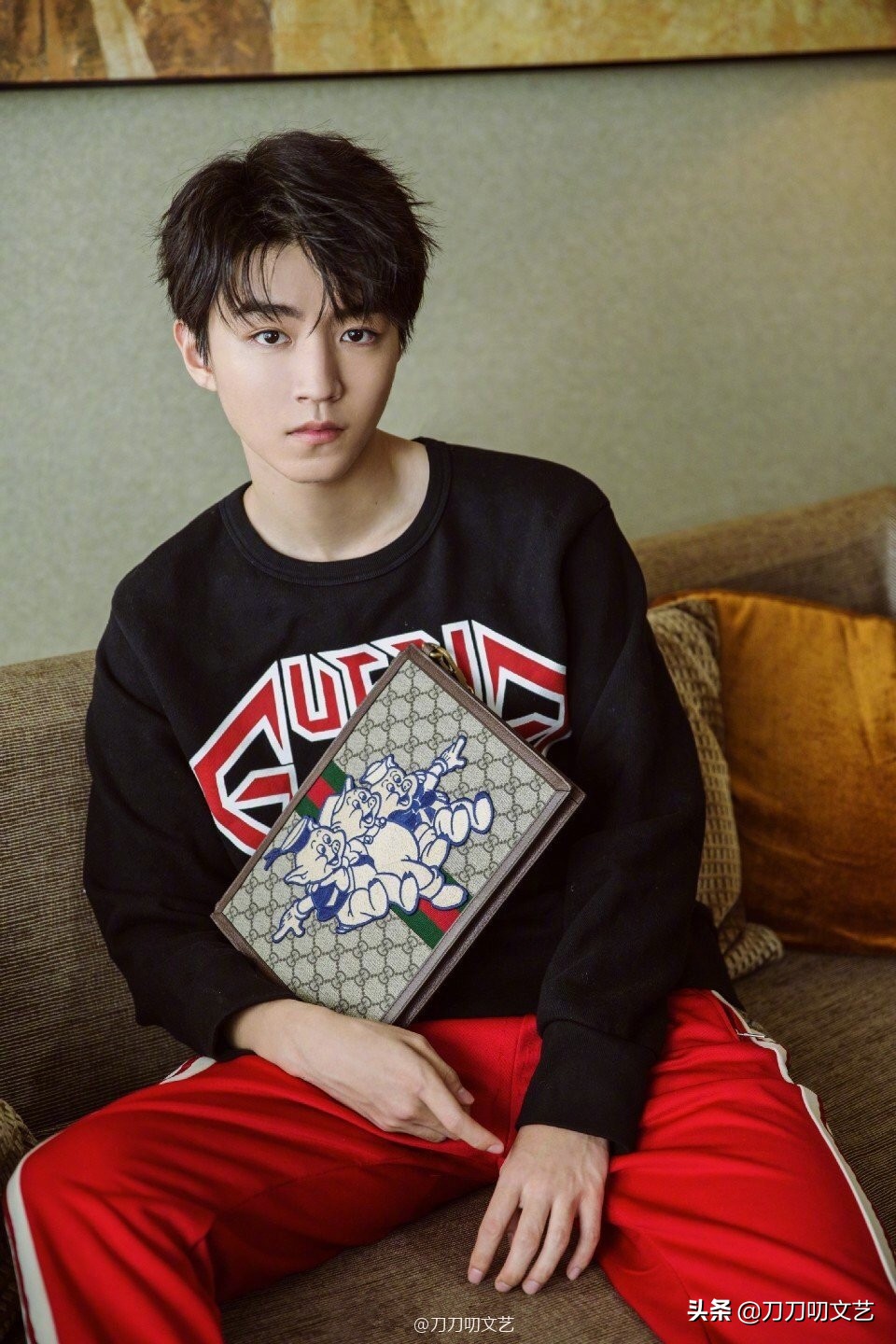 笑成佩奇，奢侈大牌被吐槽的中国风，遇到猪年竟然也可爱了起来