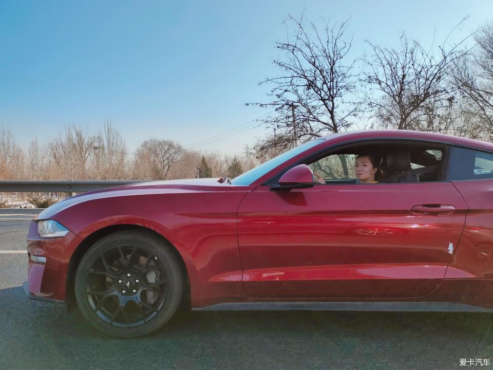 野马mustang宝石红,mustang提车真实评价