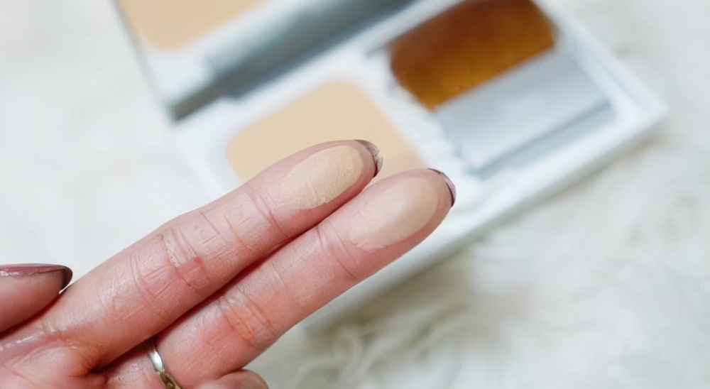 粉饼的使用方法新手,定妆遮瑕蜜粉饼怎么用